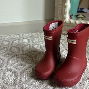 Toddler Hunter boots. WELL loved (see photos) size 5